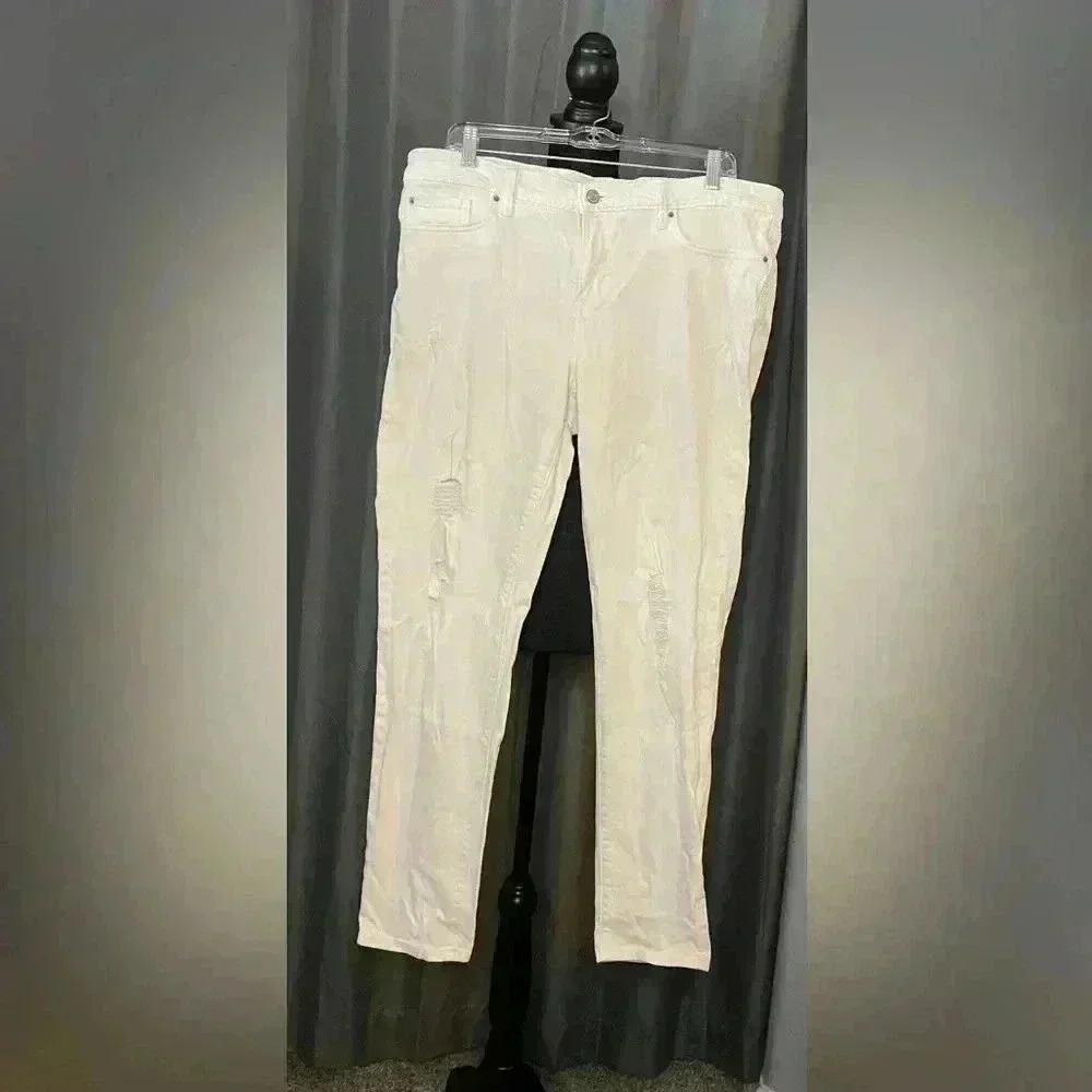 179. Gap Women’s Distressed White Jeggings, Size 33, EUC